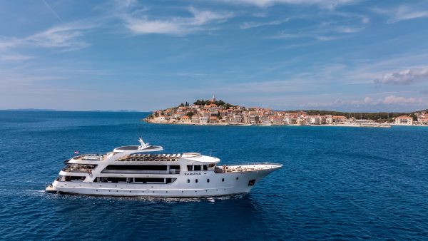 M/Y KARIZMA