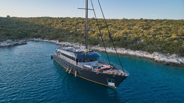 M/Y RARA AVIS